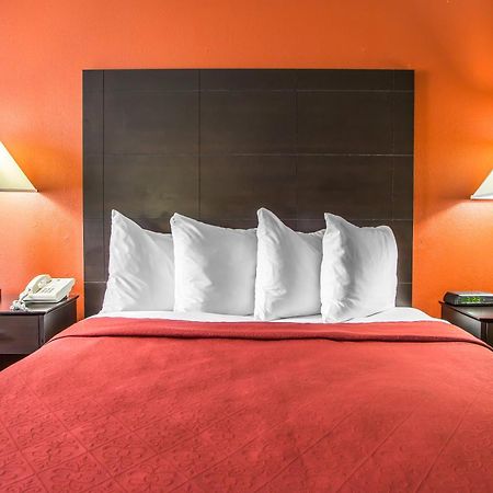 Quality Inn Morton At I-74 Номер фото