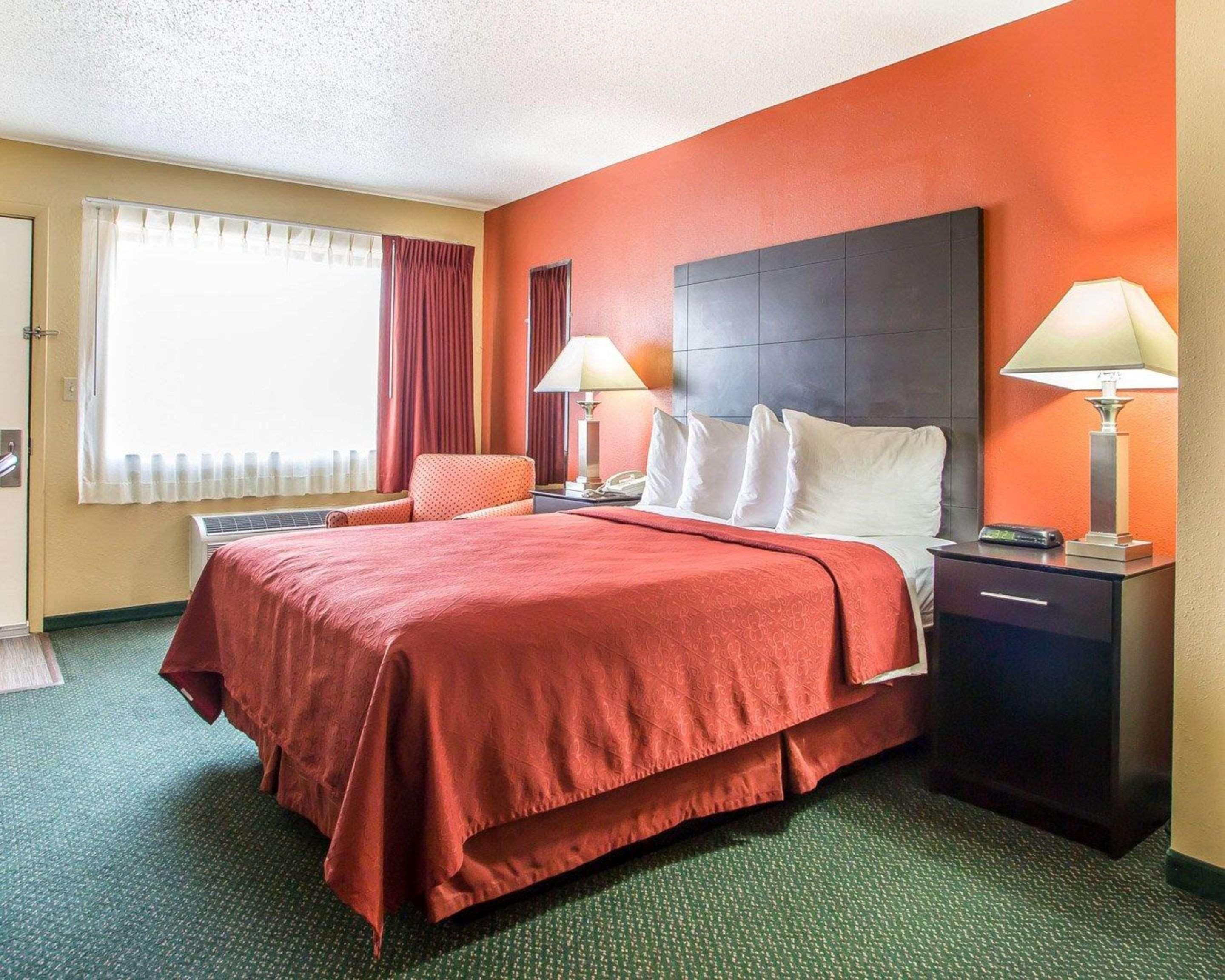 Quality Inn Morton At I-74 Экстерьер фото