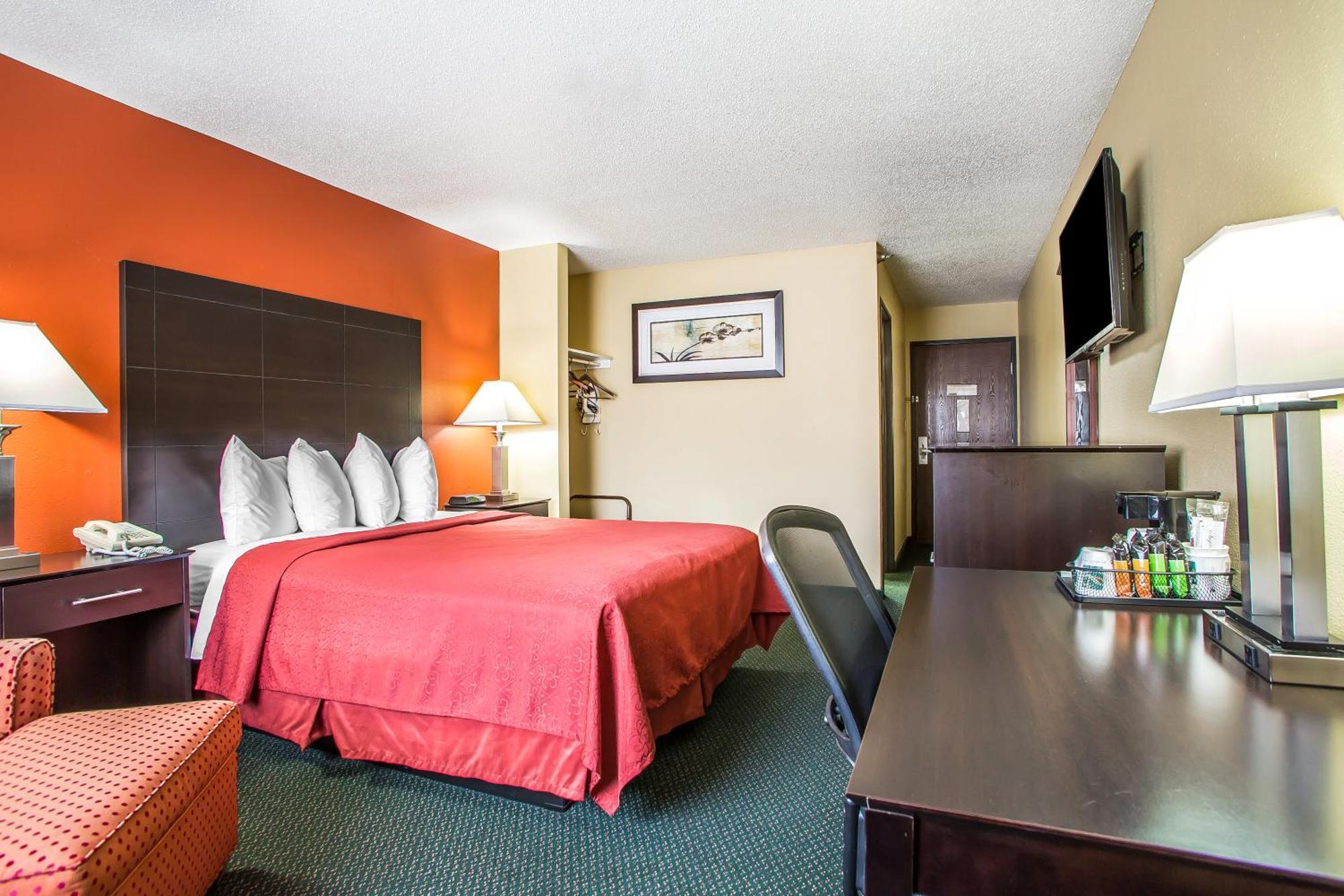 Quality Inn Morton At I-74 Номер фото